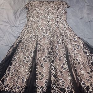 Chic Floral Lace Evening Gown